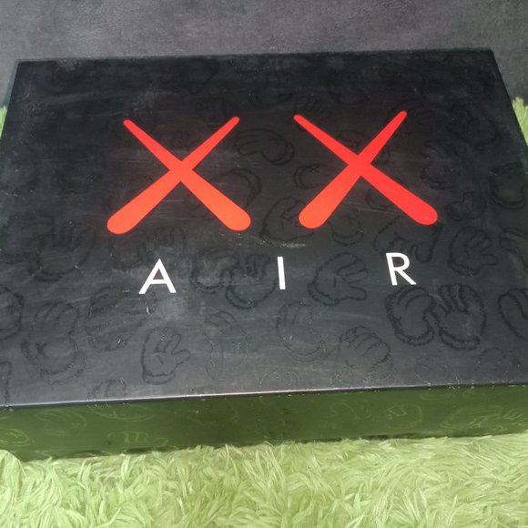 KAWS x Air Jordan 4 Retro \'Cool Grey main image 4